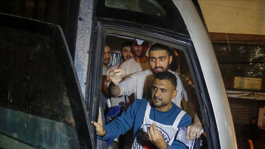 نقل المحررين إلى مستشفى شهداء الأقصى وسط تحذيرات حقوقية من أوضاعهم الصحية