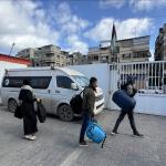 الهلال الأحمر: إجلاء 15 مريضًا من غزة عبر رفح وسط قيود إسرائيلية مشددة