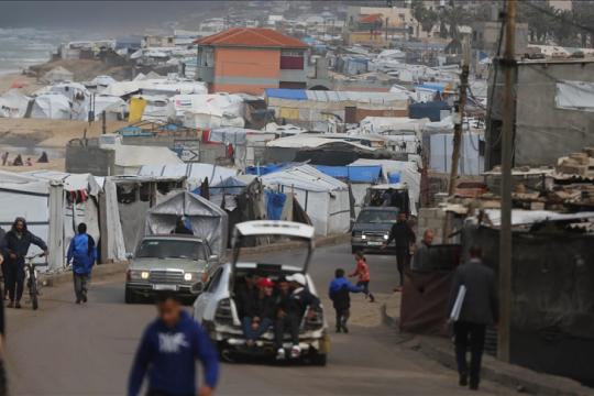 أطباء بلا حدود تحذر من شح المساعدات ومعاناة الفلسطينيين مع اقتراب الشتاء