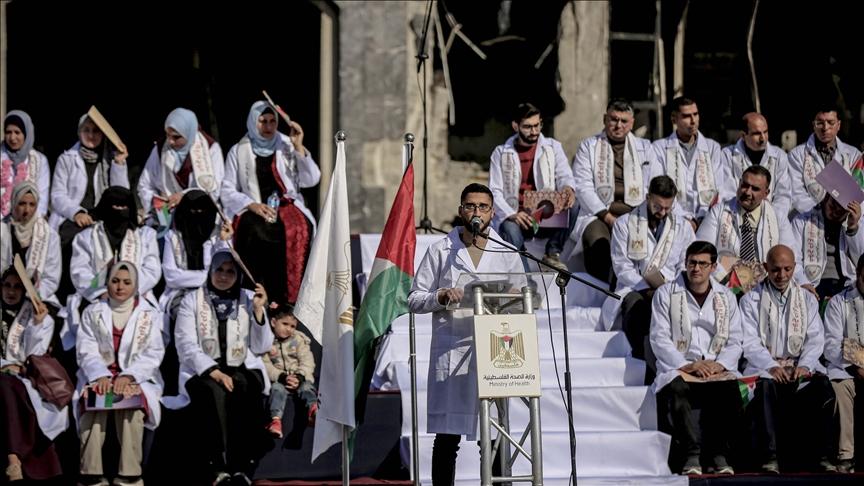 حفل التخرج أُقيم داخل مجمع الشفاء المدمّر تأكيدًا على صمود الكوادر الطبية