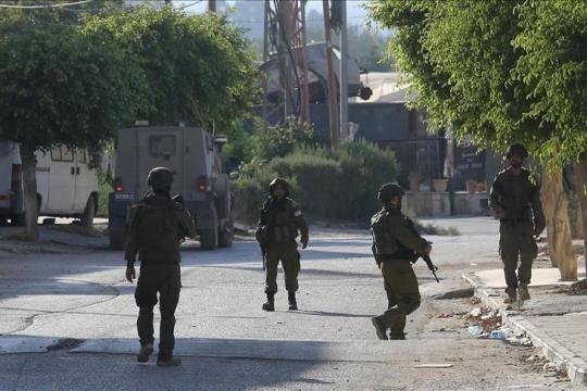 تصاعد اعتداءات المستوطنين والجيش الإسرائيلي بالضفة: إصابات واعتداءات وتقييد حركة الفلسطينيين