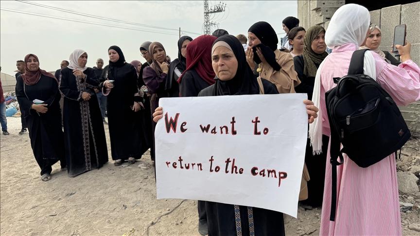 مئات العائلات تواصل النزوح منذ شهور وسط حصار عسكري إسرائيلي وتدمير واسع للمنازل والبنية التحتية