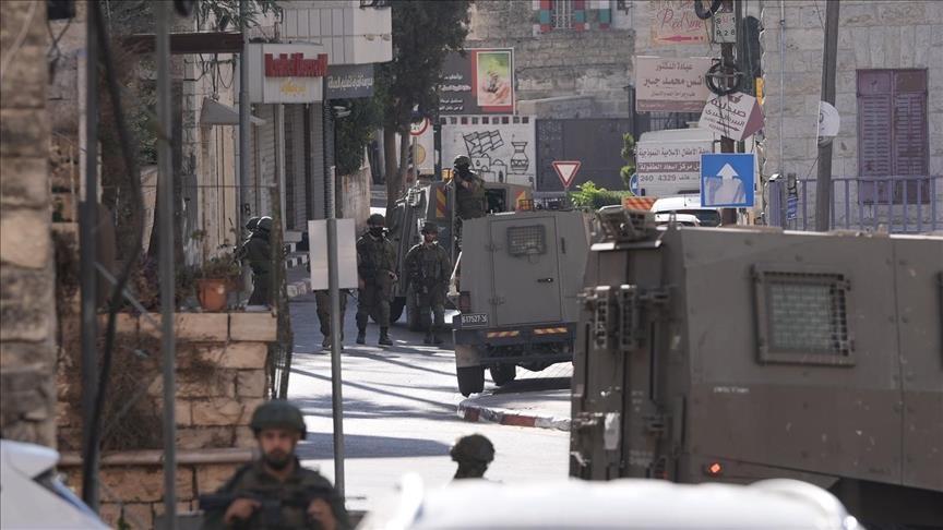 إصابة فتى برصاص الاحتلال خلال اقتحام بلدة بيت أمر شمال الخليل