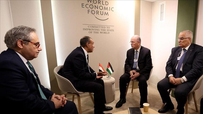 مصطفى وعبد العاطي يبحثان في دافوس تثبيت وقف إطلاق النار وتسريع إدخال المساعدات إلى غزة