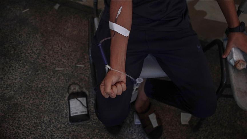 تبرعات الدم من الضفة تصل إلى غزة لدعم الجرحى والمرضى
