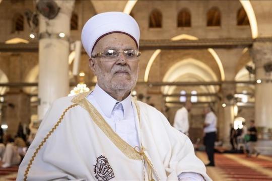 الشيخ عكرمة صبري: قيود إسرائيل على دخول المصلين للأقصى في رمضان "مخطط عدواني"