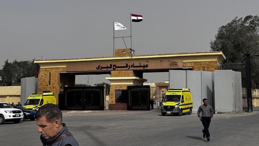 مصر تستقبل أول دفعة من جرحى غزة مع بدء التشغيل المحدود لمعبر رفح من الجانب الفلسطيني