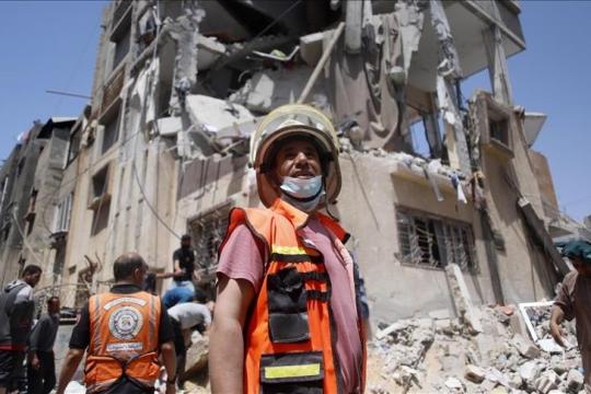 الدفاع المدني في غزة ينتشل جثامين 94 شهيدًا دُفنوا عشوائيًا خلال الحرب