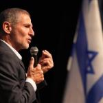 زعيم إسرائيلي معارض مهاجما نتنياهو: من يثق ببراءته لا يطلب العفو