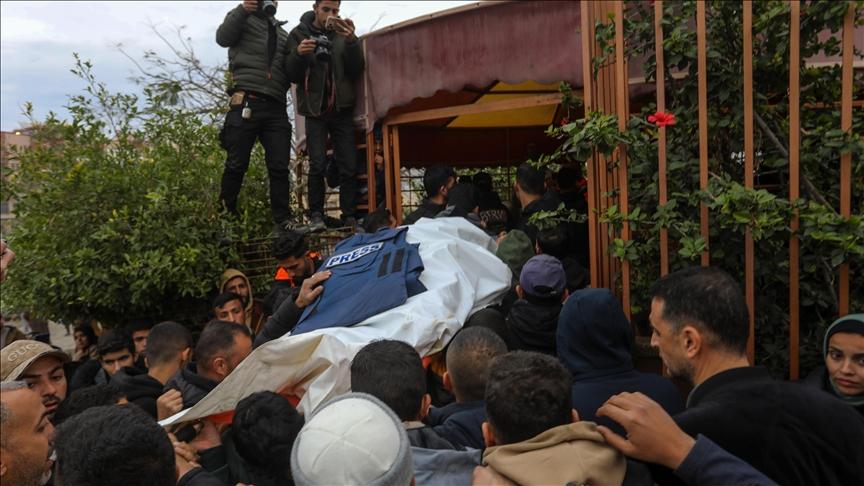 مكتب غزة الإعلامي يدين استهداف الاحتلال الإسرائيلي للصحفيين بشكل ممنهج ويدعو المجتمع الدولي للتحرك