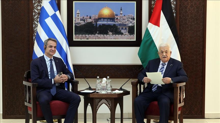 خلال مؤتمر صحفي مع رئيس وزراء اليونان في رام الله، الرئيس الفلسطيني يؤكد ضرورة الإفراج عن أموال الضرائب ووقف الاعتداءات على المقدسات