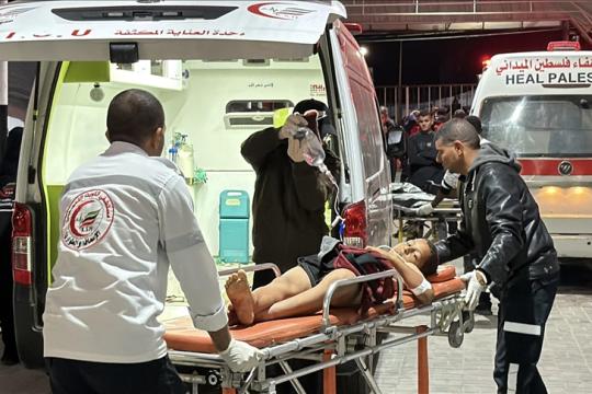 إصابة 4 فلسطينيين بقصف مسيّرة إسرائيلية استهدف خيمة نازحين في بيت لاهيا