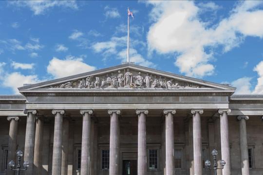 متحف الآثار البريطاني يزيل اسم "فلسطين" من خرائطه ومعروضاته