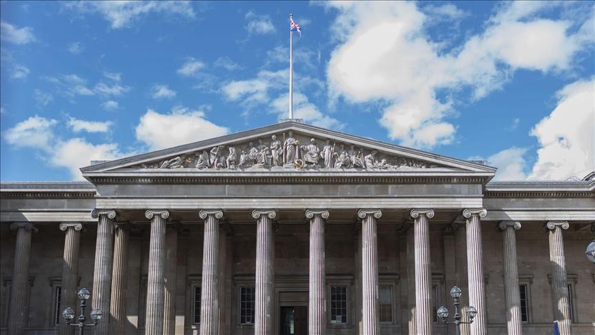 خطوة مثيرة للجدل بعد شكاوى حول دقة المصطلحات التاريخية