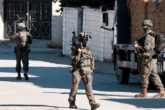 إصابة شاب فلسطيني برصاص الجيش الإسرائيلي أثناء محاولته اجتياز الجدار الفاصل شمال القدس