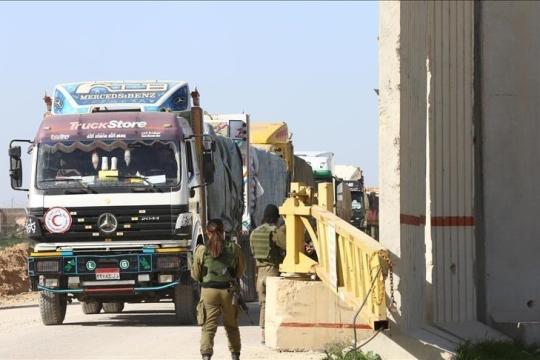 إجراء إسرائيلي جديد يوقف عمل عشرات المنظمات الإنسانية في غزة