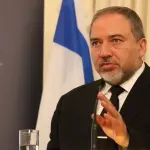 ليبرمان: تقاعس نتنياهو عن وقف عنف المستوطنين يقوض الدعم الدولي لإسرائيل