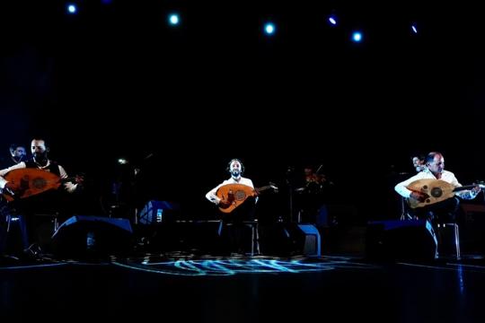 الثلاثي جبران يحيي حفلاً موسيقيًا في إسطنبول ويؤكد: ثقافتنا أقوى من الاحتلال