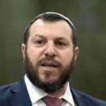 وزير إسرائيلي يدعو لاعتقال صحفي سرّب مقطعًا يوثّق تعذيب جنود لأسير فلسطيني