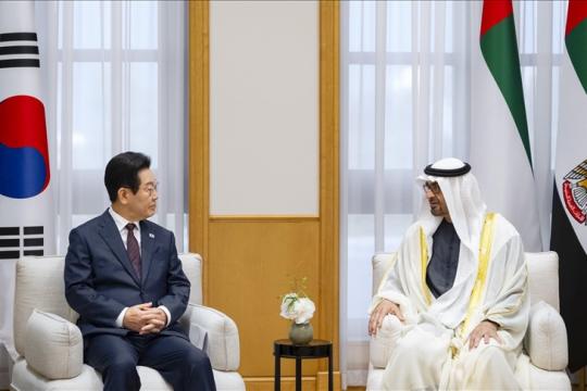 الإمارات وكوريا الجنوبية توقعان 7 مذكرات تفاهم لتعزيز التعاون في الذكاء الاصطناعي والطاقة والفضاء