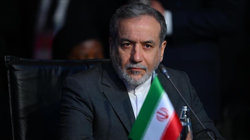 عباس عراقجي وصل مسقط على رأس وفد دبلوماسي لإجراء مفاوضات نووية مع واشنطن، وسط تصاعد التوترات والتهديدات العسكرية في المنطقة.