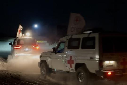 إسرائيل تتسلم عبر الصليب الأحمر رفات أحد أسراها في غزة