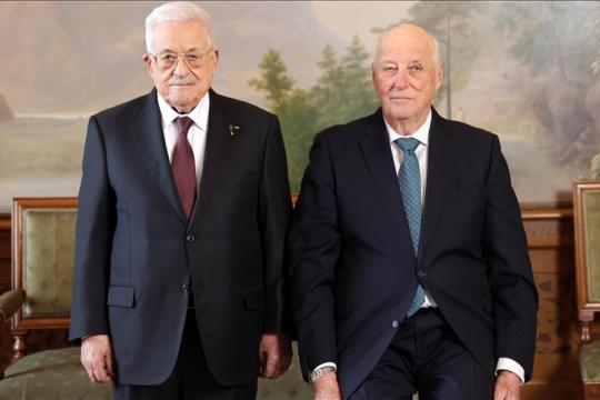 عباس يطلع ملك النرويج على الأزمة الإنسانية في غزة والإجراءات الإسرائيلية ضد حل الدولتين