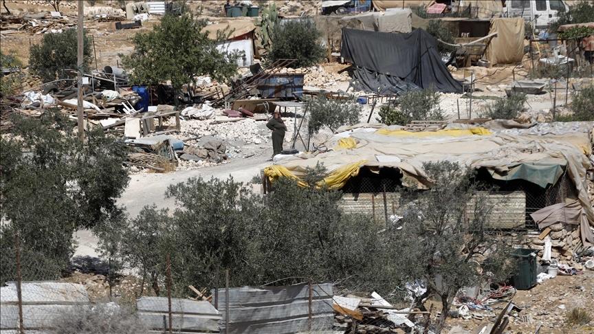 مستوطنون يتلفون محاصيل زراعية في مسافر يطا ويهاجمون منازل جنوب نابلس