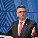 ساعر ينفي الأطماع الإسرائيلية في لبنان رغم استمرار العمليات العسكرية جنوبًا