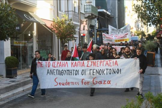 مظاهرات في جزيرة يونانية احتجاجًا على وصول سفينة سياح إسرائيلية