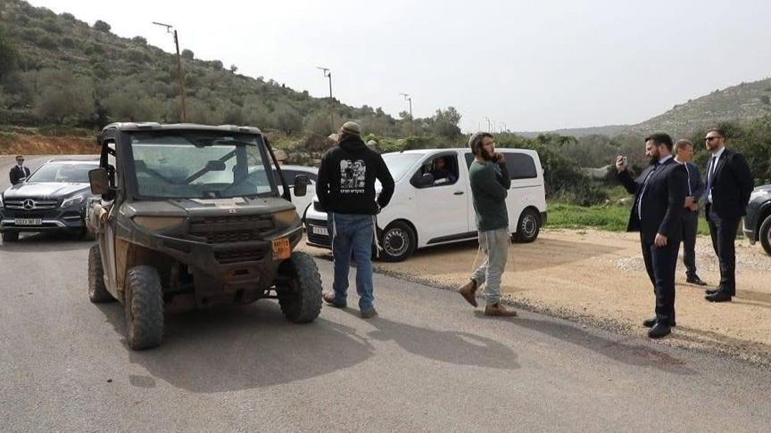 مستوطنون يعترضون جولة ميدانية لسفير روسيا لدى فلسطين في سلفيت