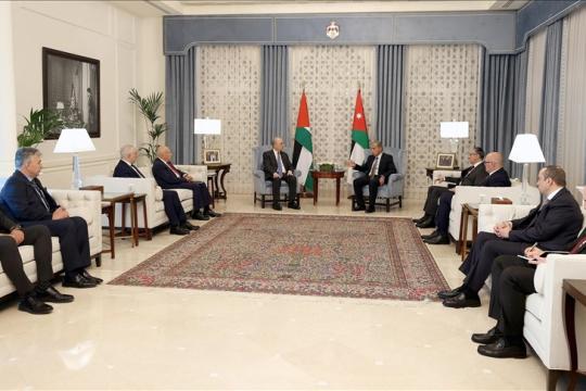 رئيسا وزراء فلسطين والأردن يبحثان جهود تثبيت وقف إطلاق النار في غزة