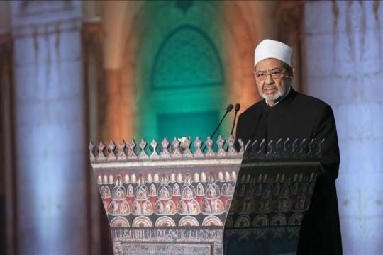 شيخ الأزهر يتوجه إلى إيطاليا للمشاركة في مؤتمر عالمي للسلم ولقاء بابا الفاتيكان