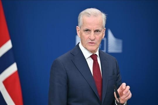 إسرائيل تنتقد مشاركة رئيس وزراء النرويج في فعالية مناهضة العنصرية بدعم لجنة فلسطين