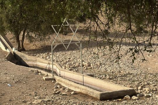 مستوطنون ينصبون خيمة تمهيدًا لإقامة بؤرة استيطانية جديدة بالأغوار الشمالية