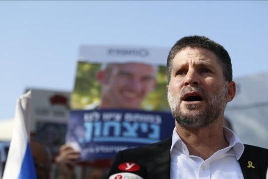 وزير المالية الإسرائيلي يشترط نزع سلاح حماس قبل إعادة إعمار غزة