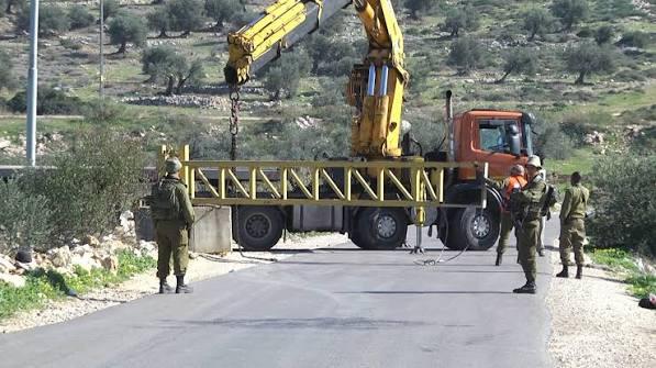 ما أدى إلى عزل البلدة وتقييد حركة المواطنين