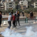 محافظة القدس: مصابون بالاختناق بين الطلبة شمال المدينة