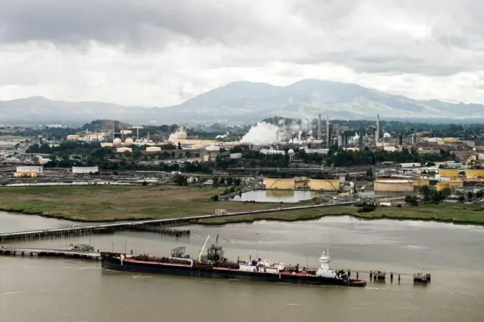 خام برنت يتجاوز 106 دولارات مع تصاعد المخاوف من اضطراب الإمدادات عبر مضيق هرمز