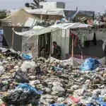 بلدية غزة: 260 طن من النفايات المتكدسة في الشوارع تخنق السكان وتهدد بكارثة صحية