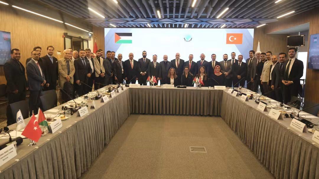 لقاءات ثنائية لبحث مشاريع مشتركة وتوسيع التبادل التجاري في قطاعات البنية التحتية والصناعة والصحة والخدمات اللوجستية