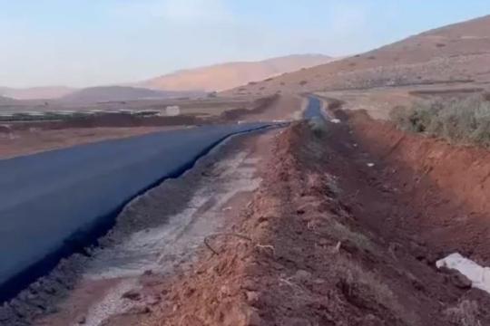 الاحتلال يُعبّد طريقًا عسكريًا شرقي عاطوف في طمون