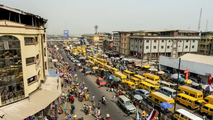 تحسن النمو وانخفاض التضخم يعززان الاستقرار المالي مع توقعات إيجابية لعام 2026