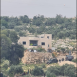 هدم منزل في ترقوميا يشرّد 10 أفراد وسط تصاعد الانتهاكات جنوب الخليل