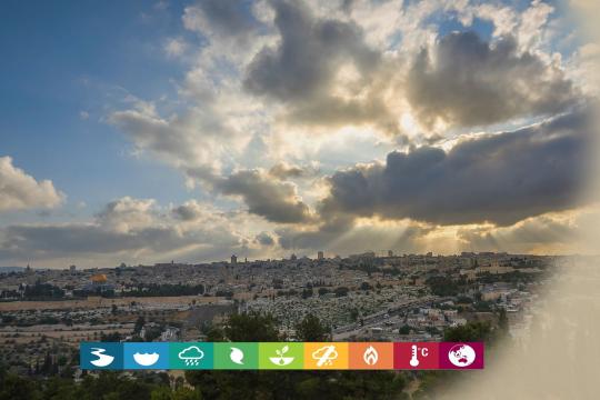 طقس دافئ مستمر مع انخفاض تدريجي وامطار محتملة اعتباراً من الاثنين