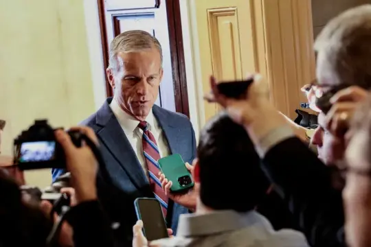 مجلس الشيوخ الأميركي يمرّر حزمة مؤقتة لإنهاء الإغلاق رغم خلافات حول الرعاية الصحية