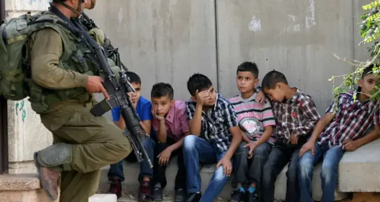 نادي الأسير: أكثر من 9400 معتقل فلسطيني يواجهون التعذيب والتجويع والعزل وسط تصاعد الانتهاكات داخل السجون الإسرائيلية