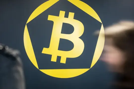 بتكوين تتجاوز 83 ألف دولار مع تراجع النفط وتحسن شهية المخاطرة