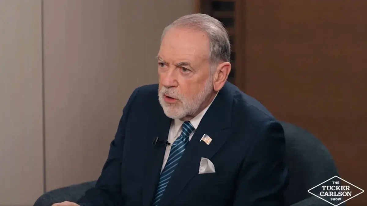 مقابلة مع تاكر كارلسون تتناول غزة والخسائر المدنية وقضايا سياسية وأمنية