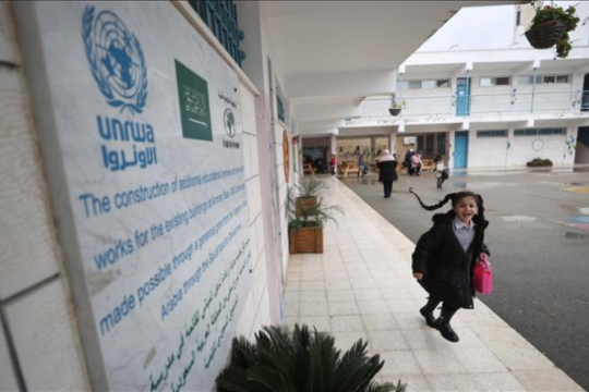 الأونروا تقلّص دوام مدارسها في الضفة الغربية إلى 4 أيام أسبوعيًا بسبب الأزمة المالية